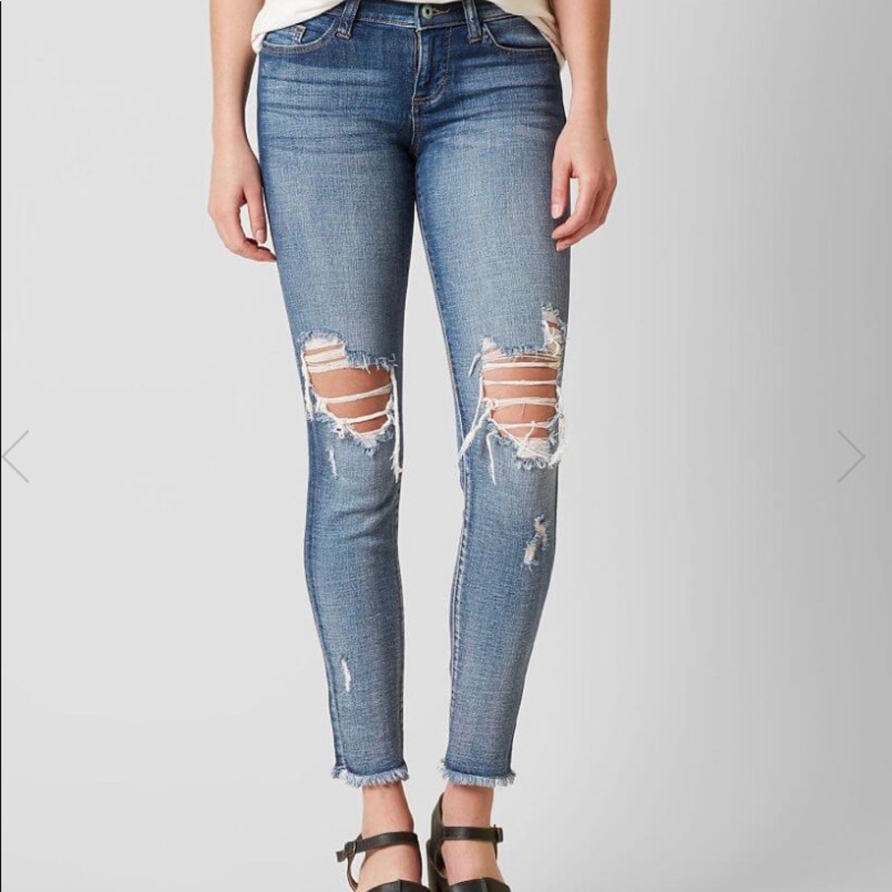 Sneak Peek Distressed Low Rise Skinny Jean Size 29